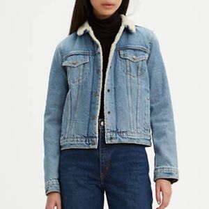 Levi’s Sherpa Jacket Size Medium
